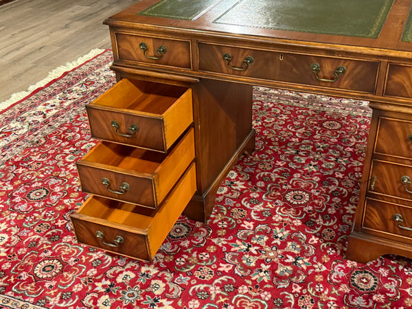 Bureau vintage, bureau anglais classique, acajou, cuir vert, 655