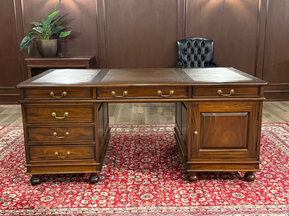 Vintage bureau, klassiek Engels bureau, mahoniehout, bruin leer, 587