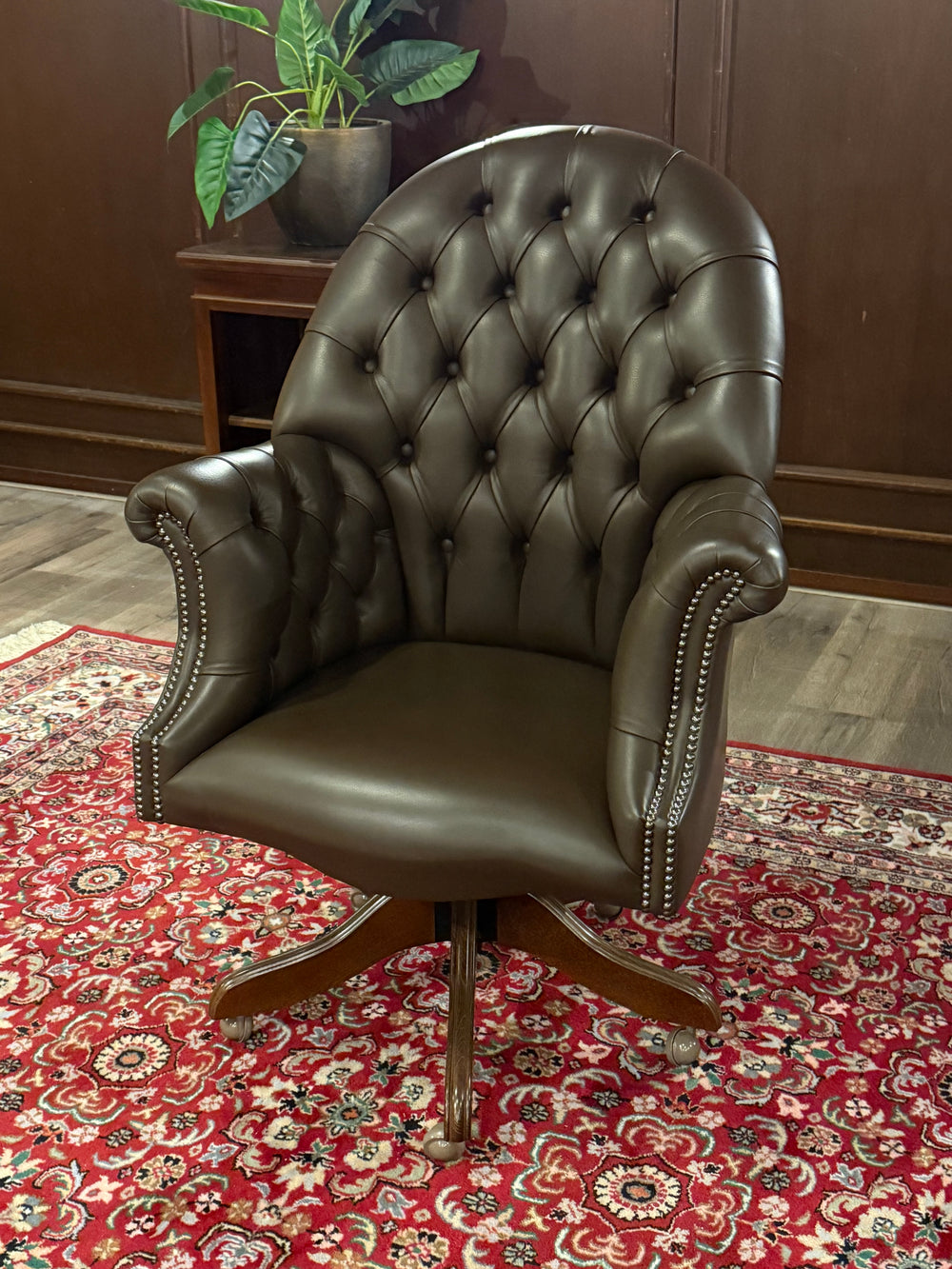 Vintage stoel, Chesterfield, eikenhout, bruin leer, 118
