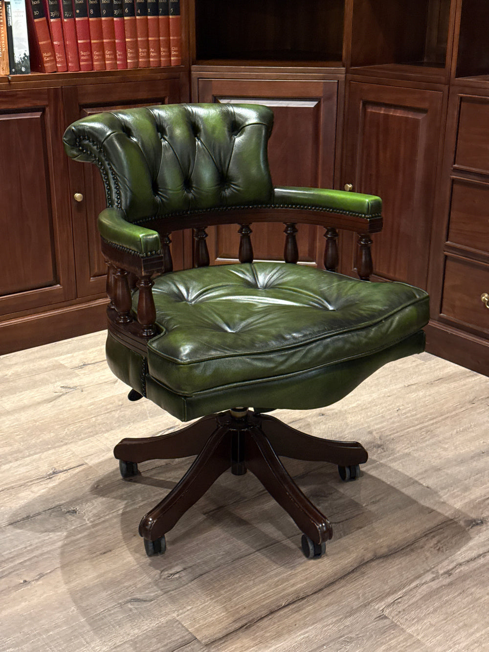 Vintage stoel, mahoniehout , groen leer, 101