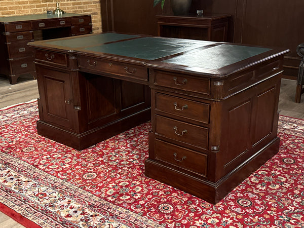 Vintage bureau, partnerdesk, klassiek Engels bureau, mahoniehout, groen leer, 616