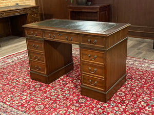 Vintage bureau, klassiek Engels bureau, mahoniehout, groen leer, 583