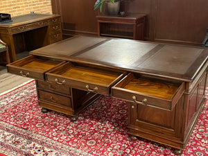 Vintage bureau, klassiek Engels bureau, mahoniehout, bruin leer, 587