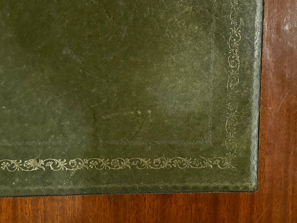 Vintage bureau, hoekbureau, klassiek Engels bureau, mahoniehout, groen leer, 624