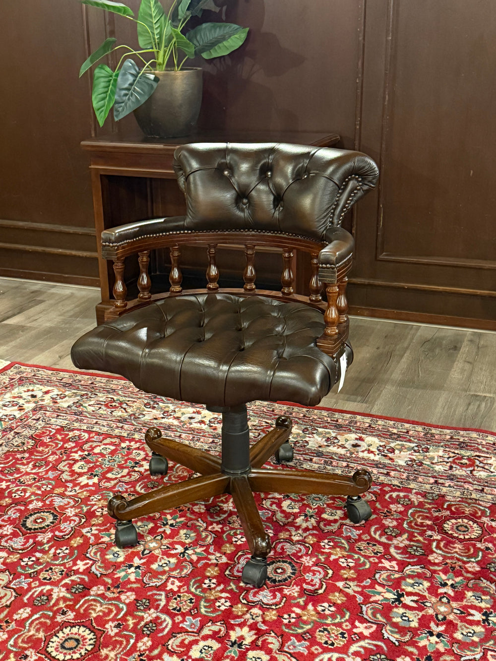 Vitrage-Sessel, Chesterfield, Mahagoni, braunes Leder, 105