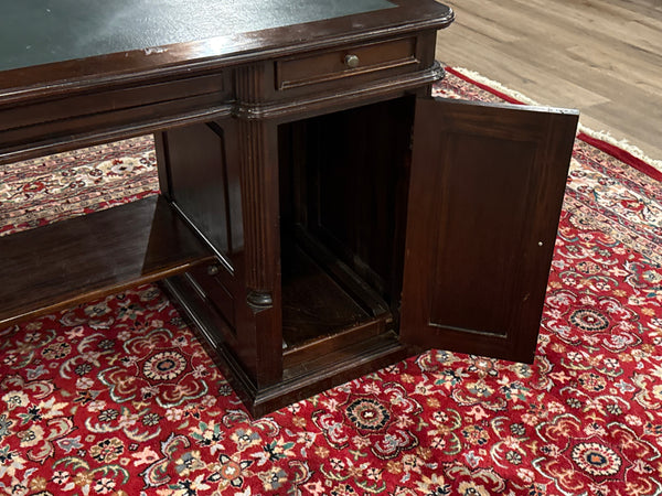 Vintage bureau, klassiek Engels bureau, mahoniehout, groen leer, 630