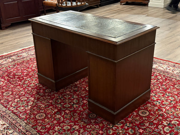 Vintage bureau, klassiek Engels bureau, mahoniehout, groen leer, 583