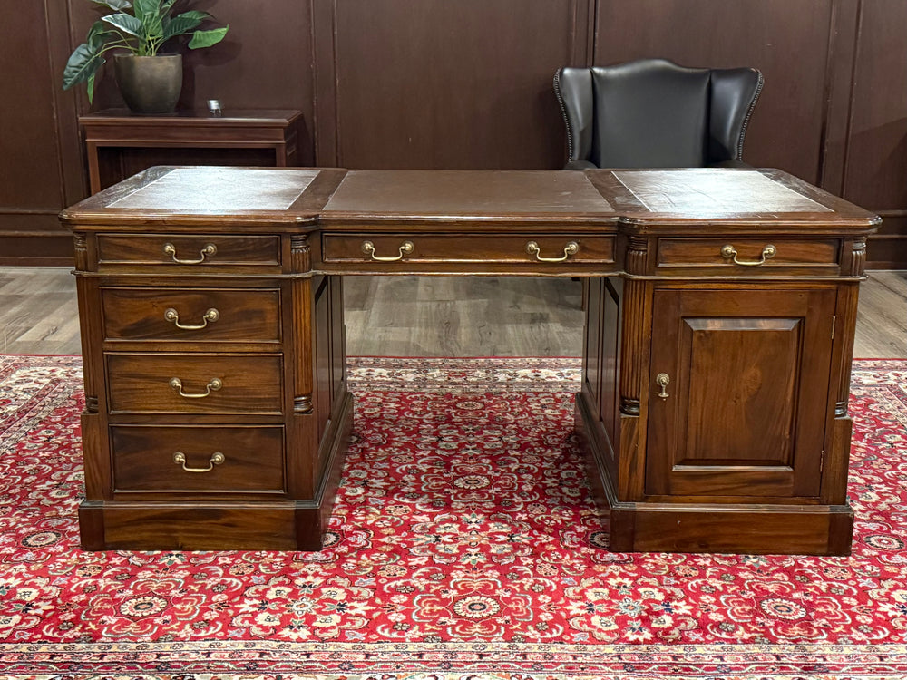Vintage bureau, partnerdesk, klassiek Engels bureau, mahoniehout, bruin leer, 602