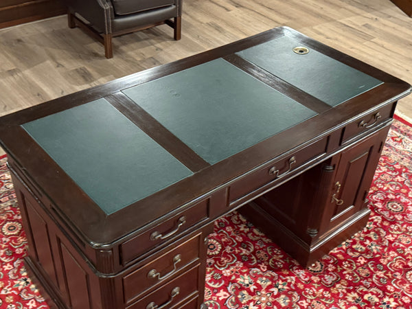Bureau vintage, bureau anglais classique, acajou, cuir vert, 648
