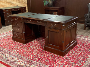 Bureau vintage, bureau anglais classique, acajou, cuir vert, 645