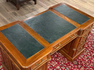 Vintage bureau, klassiek Engels bureau, mahoniehout, groen leer, 672