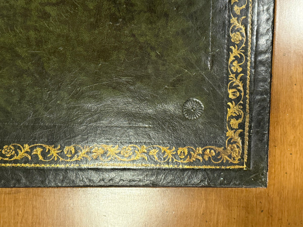 Vintage bureau, klassiek Engels bureau, mahoniehout, groen leer, 570