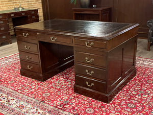 Vintage bureau, klassiek Engels bureau, eikenhout, zwart leer, 612