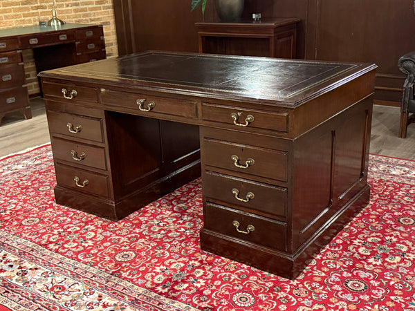 Vintage bureau, klassiek Engels bureau, eikenhout, zwart leer, 612