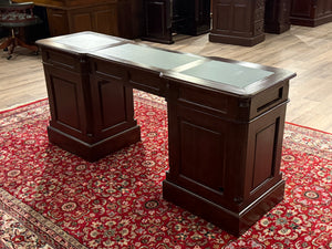 Bureau vintage, bureau anglais classique, acajou, cuir vert, 647
