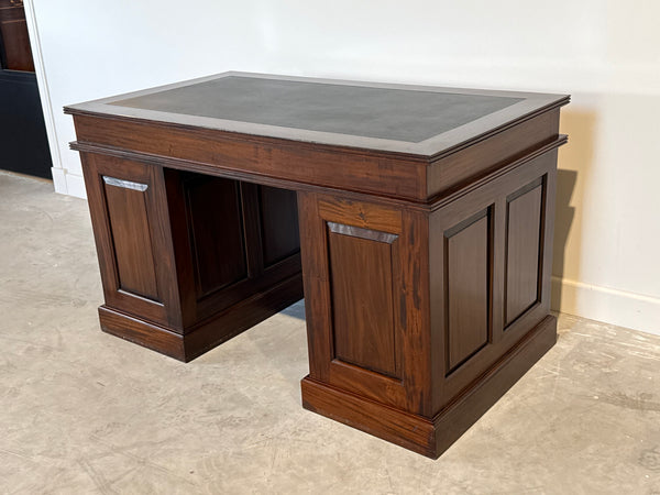 Vintage bureau, klassiek Engels bireau, mahoniehout, zwart leer, 693