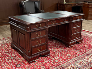Bureau vintage, bureau anglais classique, acajou, cuir vert, 642