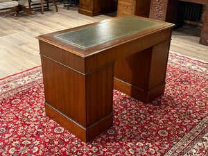 Vintage bureau, klassiek Engels bureau, mahoniehout, groen leer, 624