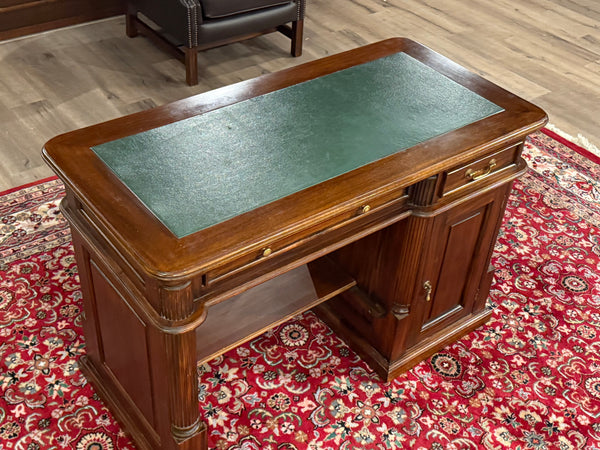 Vintage bureau, klassiek Engels bureau, mahoniehout, groen leer, 620