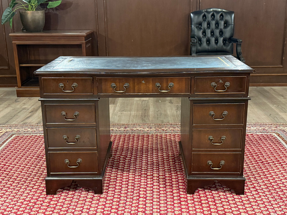 Vintage bureau, klassiek Engels bureau, mahoniehout, blauw leer, 548