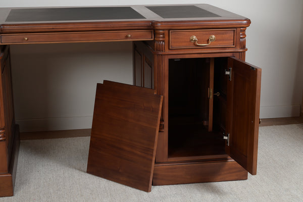 Pillar 160x80 Amber, classic English desk, solid mahogany