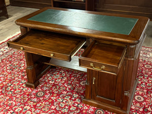 Vintage bureau, klassiek Engels bureau, mahoniehout, groen leer, 620