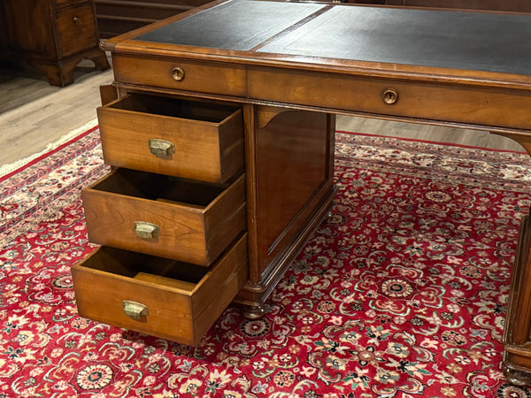 Bureau vintage, bureau anglais classique, acajou, cuir bleu, 690