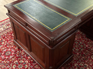 Vintage bureau, klassiek Engels bureau, mahoniehout, groen leer, 627