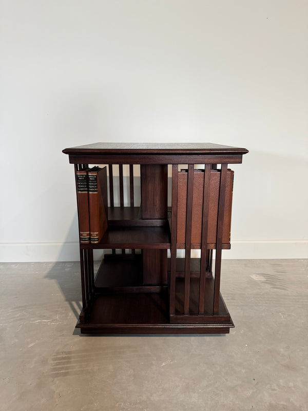 Vintage draaibare boekenmolen