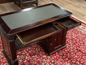 Bureau vintage, bureau anglais classique, acajou, cuir vert, 643