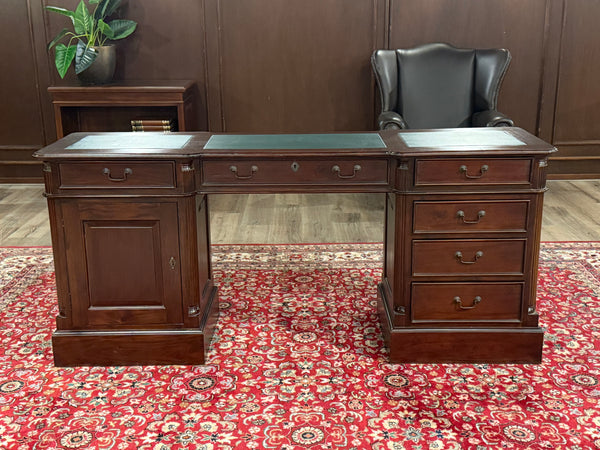 Bureau vintage, bureau anglais classique, acajou, cuir vert, 647