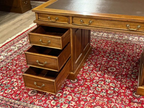 Vintage bureau, klassiek Engels bureau, mahoniehout, bruin leer, 597