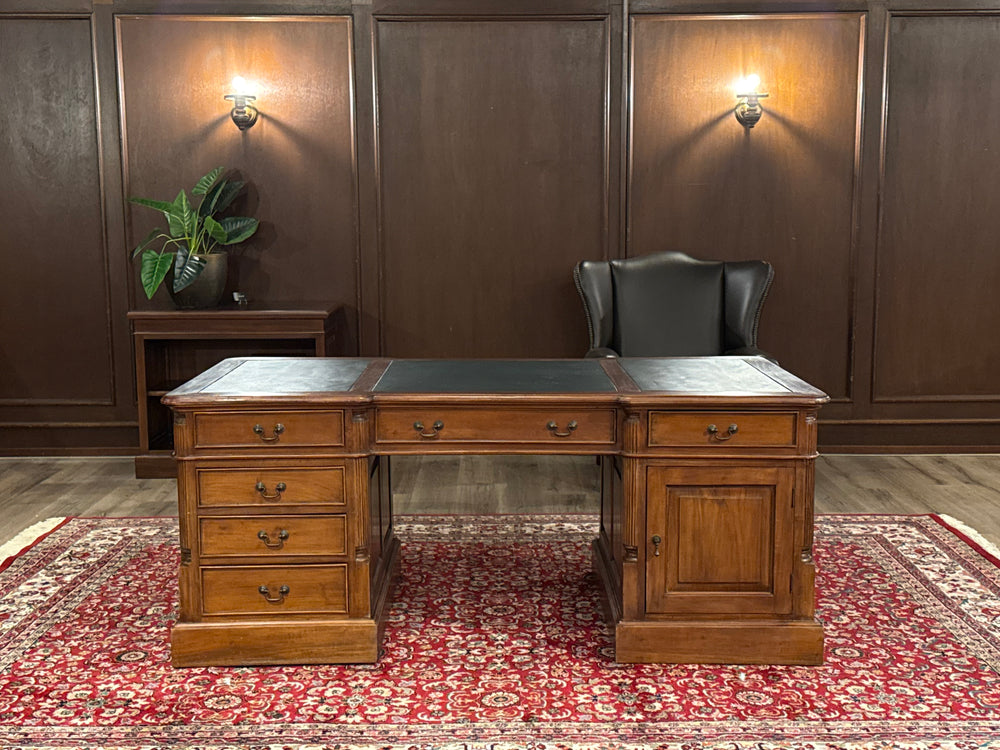 Vintage bureau, partnerdesk, klassiek Engels bureau, mahoniehout, groen leer, 632