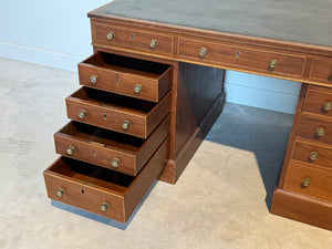 Vintage gerestaureerd bureau, antiek Engels bureau, 2 maart 1846, mahoniehout, groen leer, 686