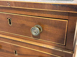 Vintage gerestaureerd bureau, antiek Engels bureau, 2 maart 1846, mahoniehout, groen leer, 686