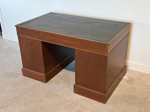 Vintage gerestaureerd bureau, antiek Engels bureau, 2 maart 1846, mahoniehout, groen leer, 686
