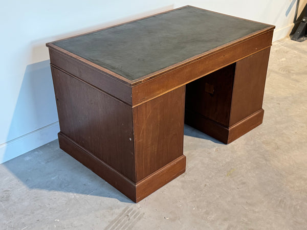 Vintage gerestaureerd bureau, antiek Engels bureau, 2 maart 1846, mahoniehout, groen leer, 686
